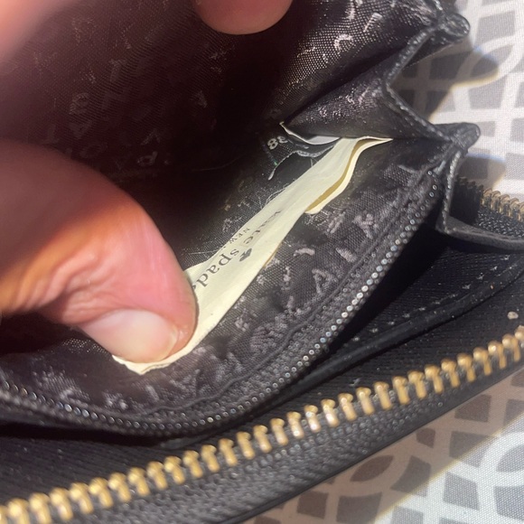 Kate Spade NY Wristlet Black Saffiano Leather 3 Pockets 6 Cards + Check Book GUC - Picture 6 of 10